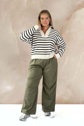 Curve woven loose fit cargos in khaki