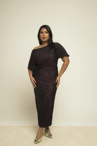 Curve Drop shoulder plisse midaxi dress in chocolate