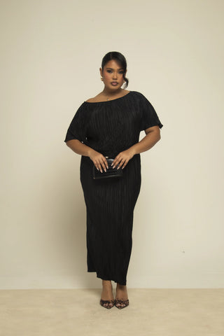 Curve plisse drop shoulder black midaxi dress