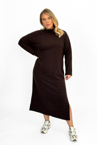 Curve chunky knitted high neck midaxi dress in Chocolate