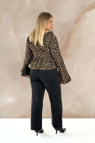 Curve ruffle woven blouse with flared sleeves in leopard print