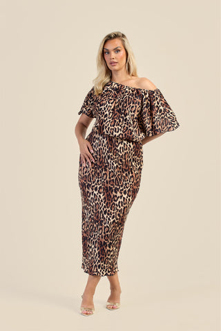 Curve Plisse drop shoulder midaxi dress in leopard dress