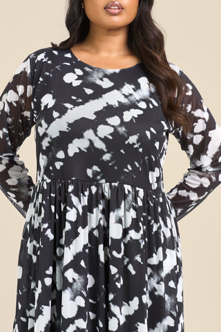 Curve Mono Print Long Sleeve Smock Style Dress