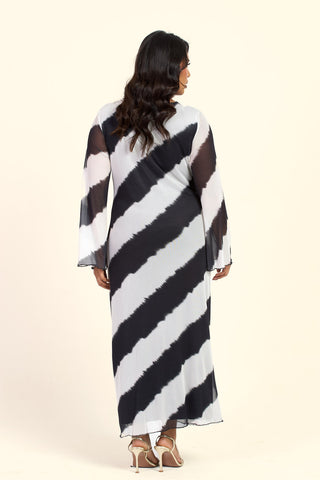 Curve Monochrome Twist Front Plunge Flare Sleeved Midi Dress