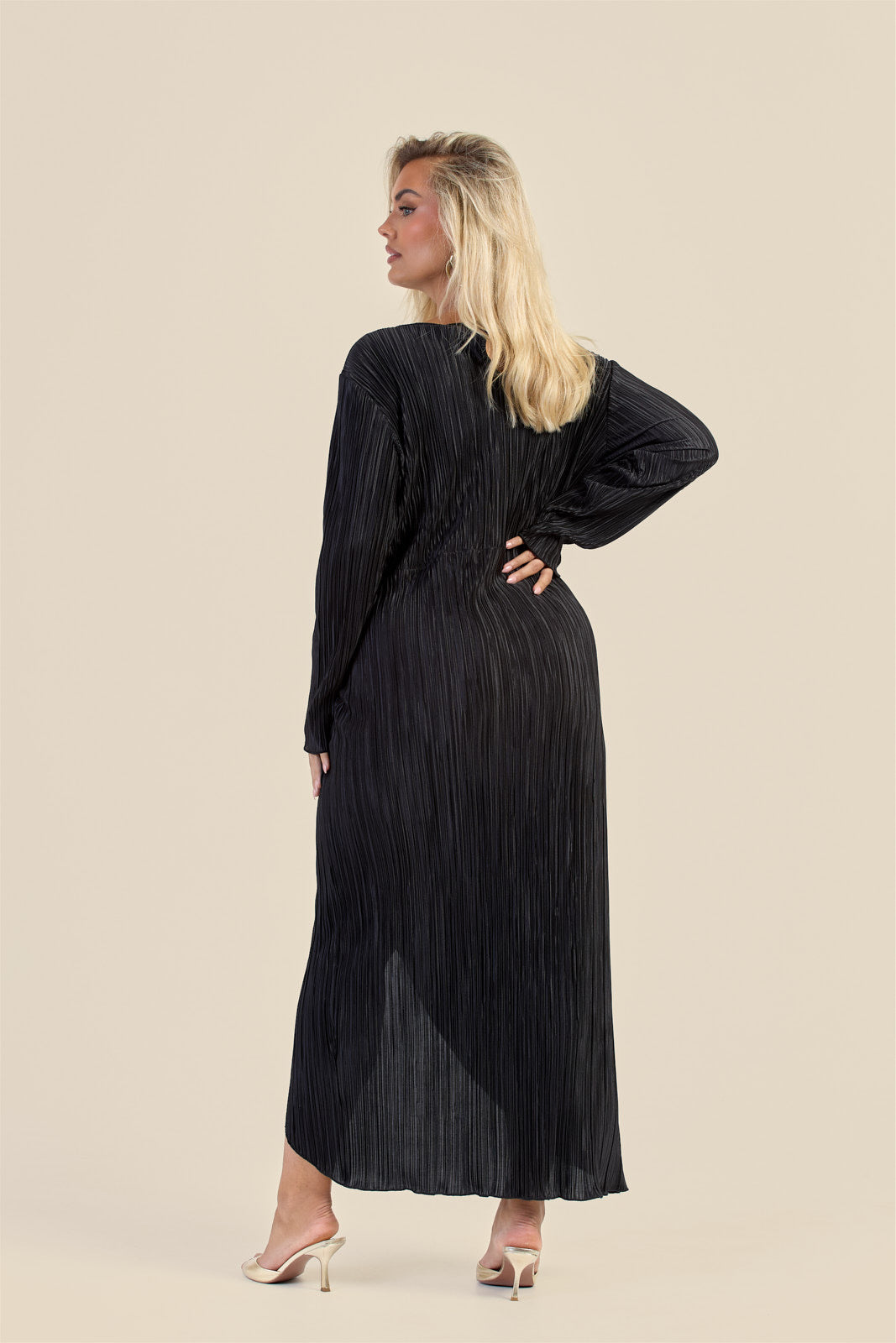 Plus Size Black Pliss Ruched Long Sleeve Midaxi Dress Fashion//SZN Plus Size Black Pliss Ruched Long Sleeve Midaxi Dress Fashion//SZN