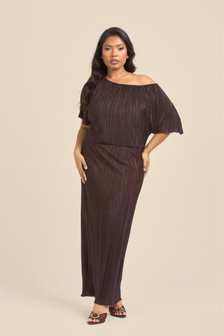 Curve Drop shoulder plisse midaxi dress in chocolate