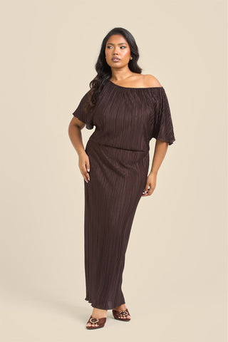 Curve Drop shoulder plisse midaxi dress in chocolate