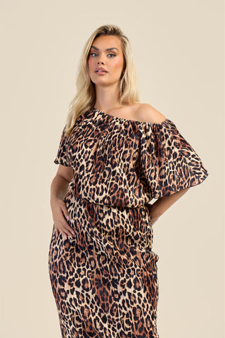 Curve Plisse drop shoulder midaxi dress in leopard dress