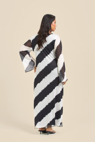Curve Monochrome Twist Front Plunge Flare Sleeved Midi Dress