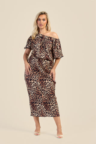 Curve Plisse drop shoulder midaxi dress in leopard dress