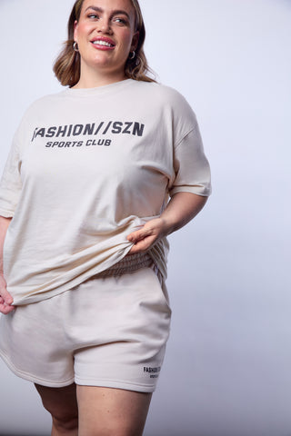 FASHION SZN SPORTS CLUB Tee in Stone
