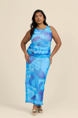 Curve Mesh Sleeevess Maxi Dress in Blue Water Print