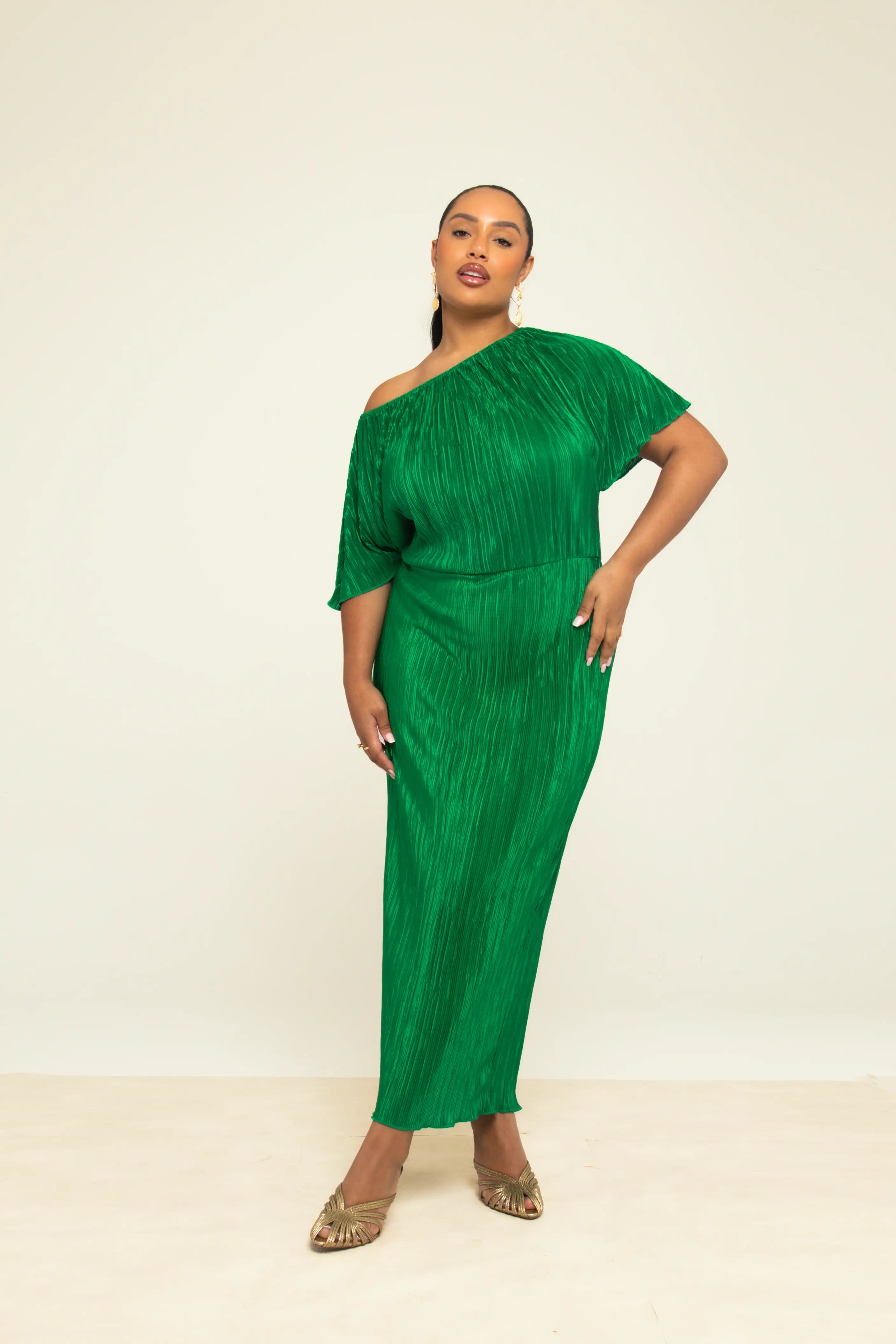 Plus Size Green Pliss Midi Dress with Drop Shoulder Fashion//SZN Plus Size Green Pliss Midi Dress with Drop Shoulder Fashion//SZN